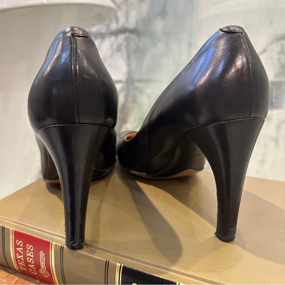Bally | Sirena | 8.5 | Black Leather Classic Round Toe Pumps Heels - Picture 5 of 9